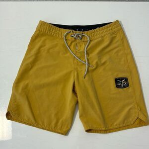 VISSLA Men’s Yellow Brown Lightweight Casual Stripe Board Shorts Size 28
